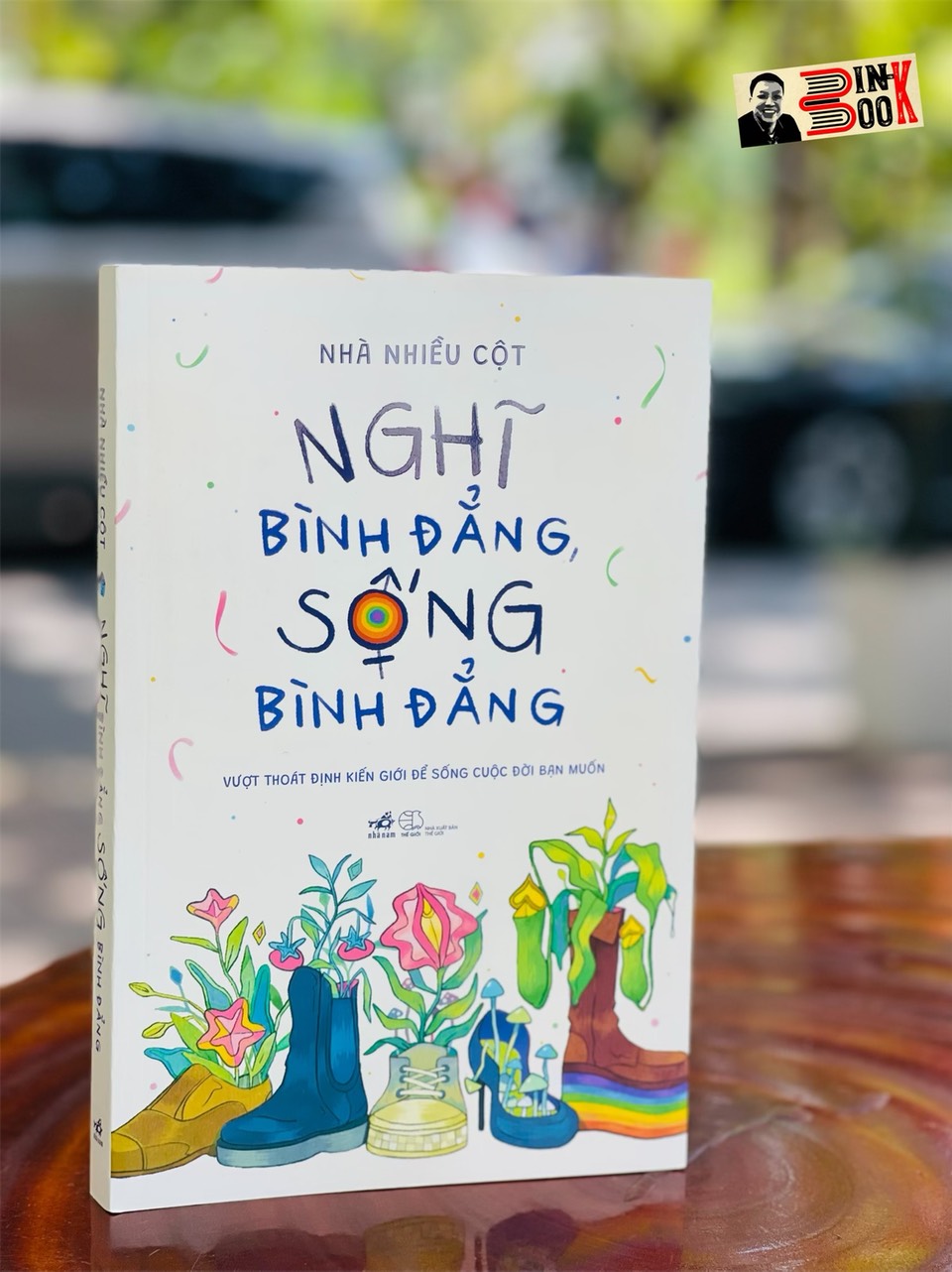 NGHĨ BÌNH ĐẲNG, SỐNG BÌNH ĐẲNG – Nhà Nhiều Cột – Nhã Nam – bìa mềm