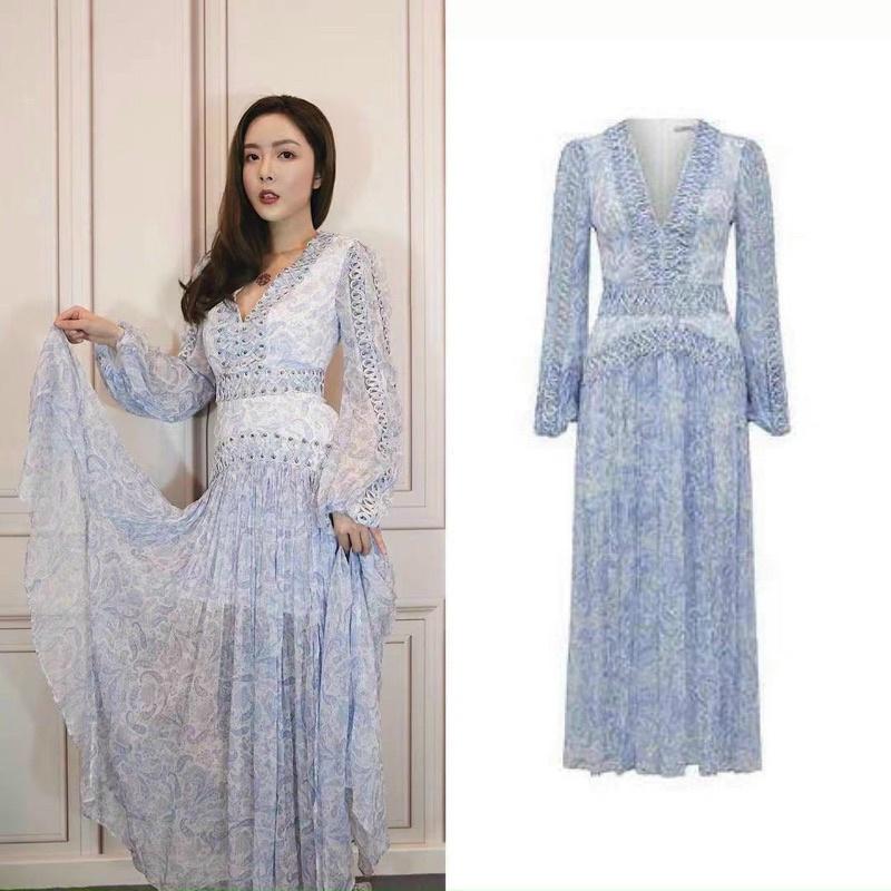 Đầm xoè von lụa cát họa tiết kiêu sa nhập cao cấp