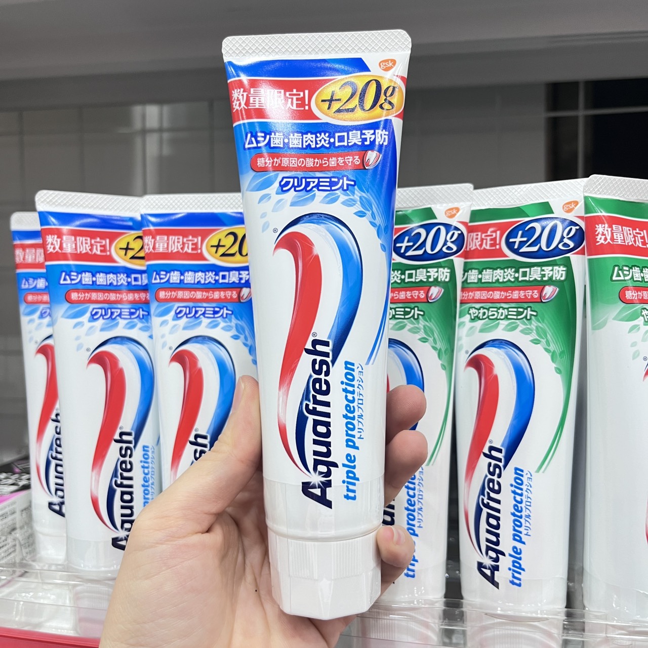 Kem đánh răng Aquafresh 140g Nhật Bản ngăn ngừa sâu răng hơi thở thơm mát