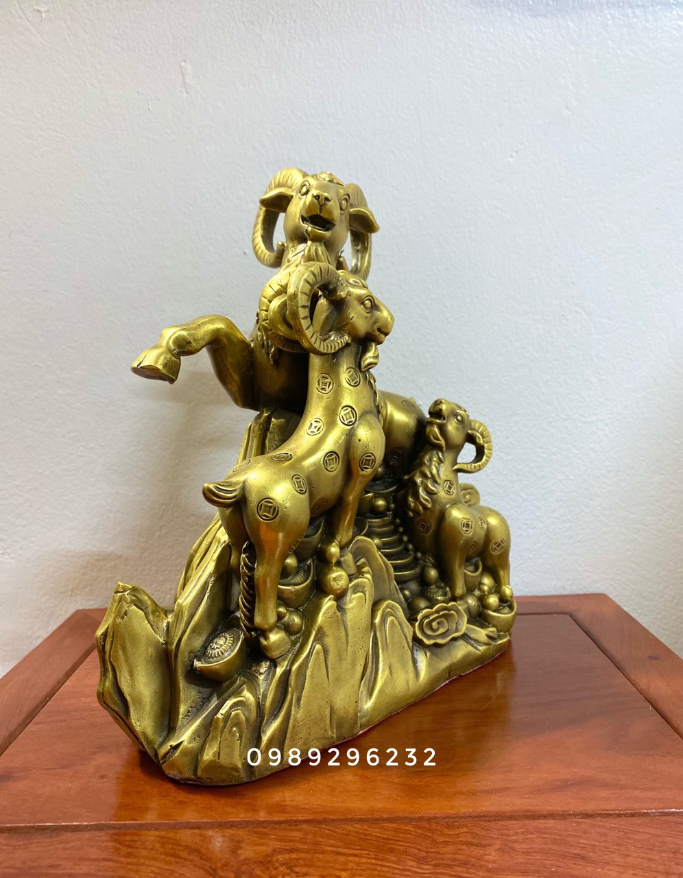 Tượng Dê tam dương khai thái bằng đồng vàng