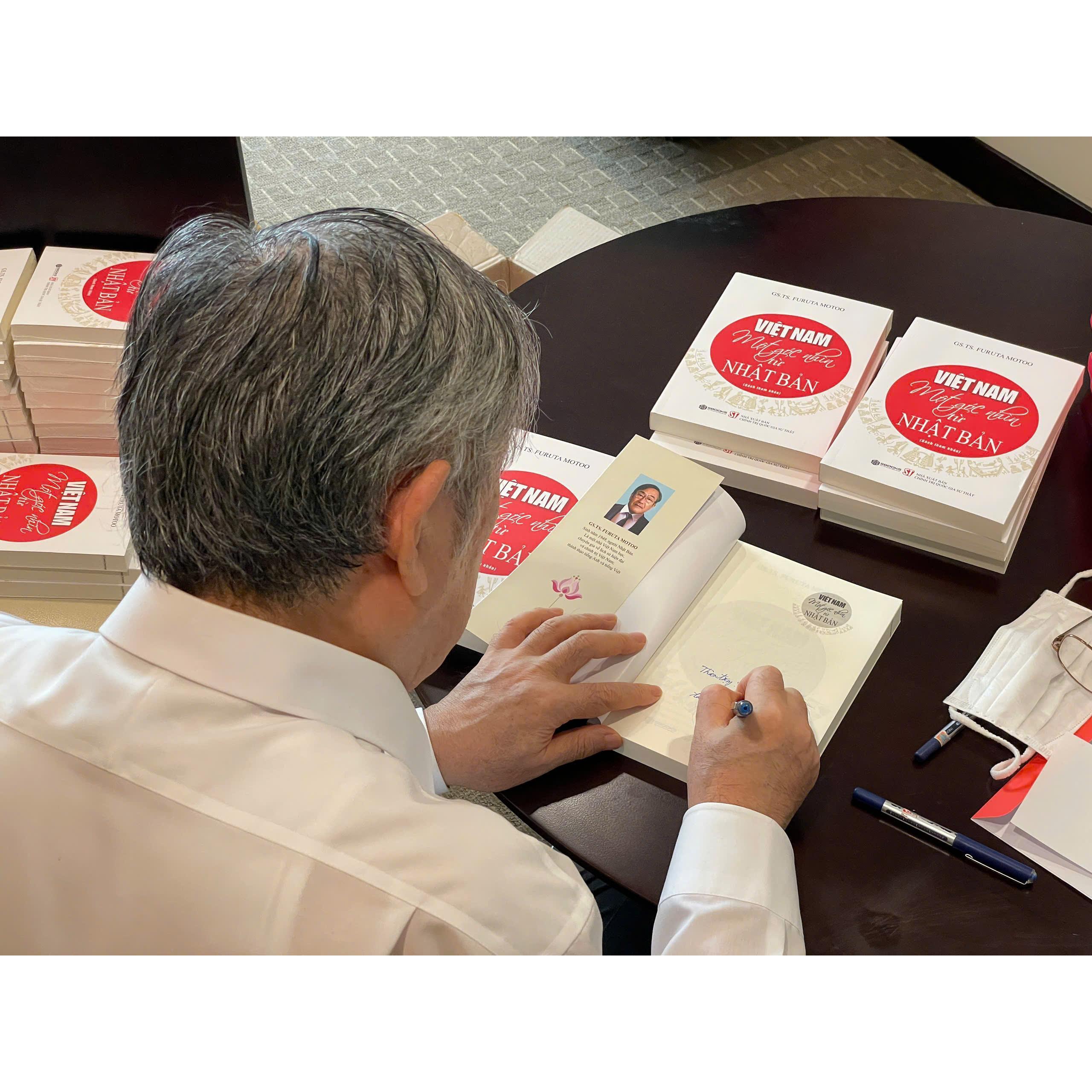 Sách - Việt Nam Một Góc Nhìn Từ Nhật Bản - SBOOKS