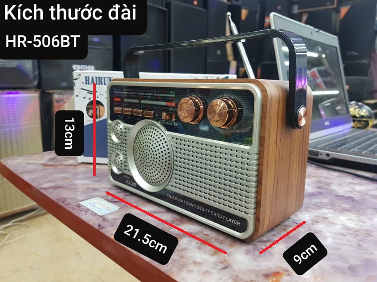 Đài Radio HAIRUN HR-506BT: Đài sạc pin. Thu sóng 3 kênh FM,AM,SW. Có Bluetooth, cổng Aux, USB, Thẻ nhớ