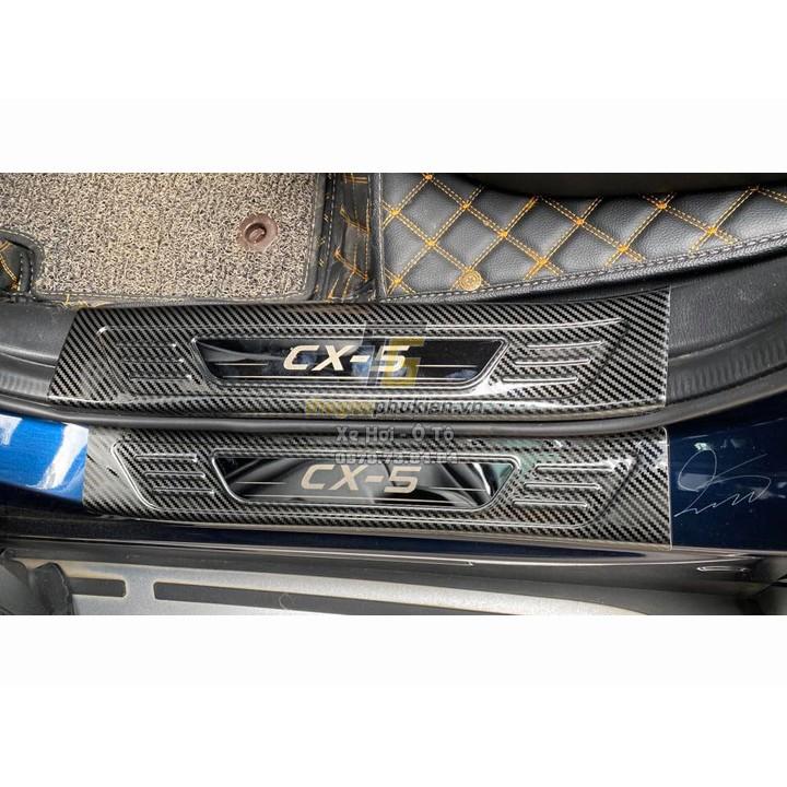 Bộ Ốp bậc cửa, Nẹp bước chân dành cho Mazda CX5, CX-5 2018-2020 vân Carbon