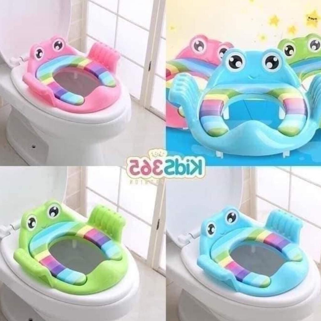 SP0752 Bệt thu nhỏ bồn cầu hình ếch có tay vịn cho bé ngồi an toàn hơn