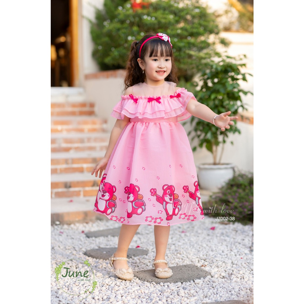 Đầm babydoll tay cánh tiên cho bé gái gấu dâu Lotso xinh xắn từ 12-40kg hàng thiết kế