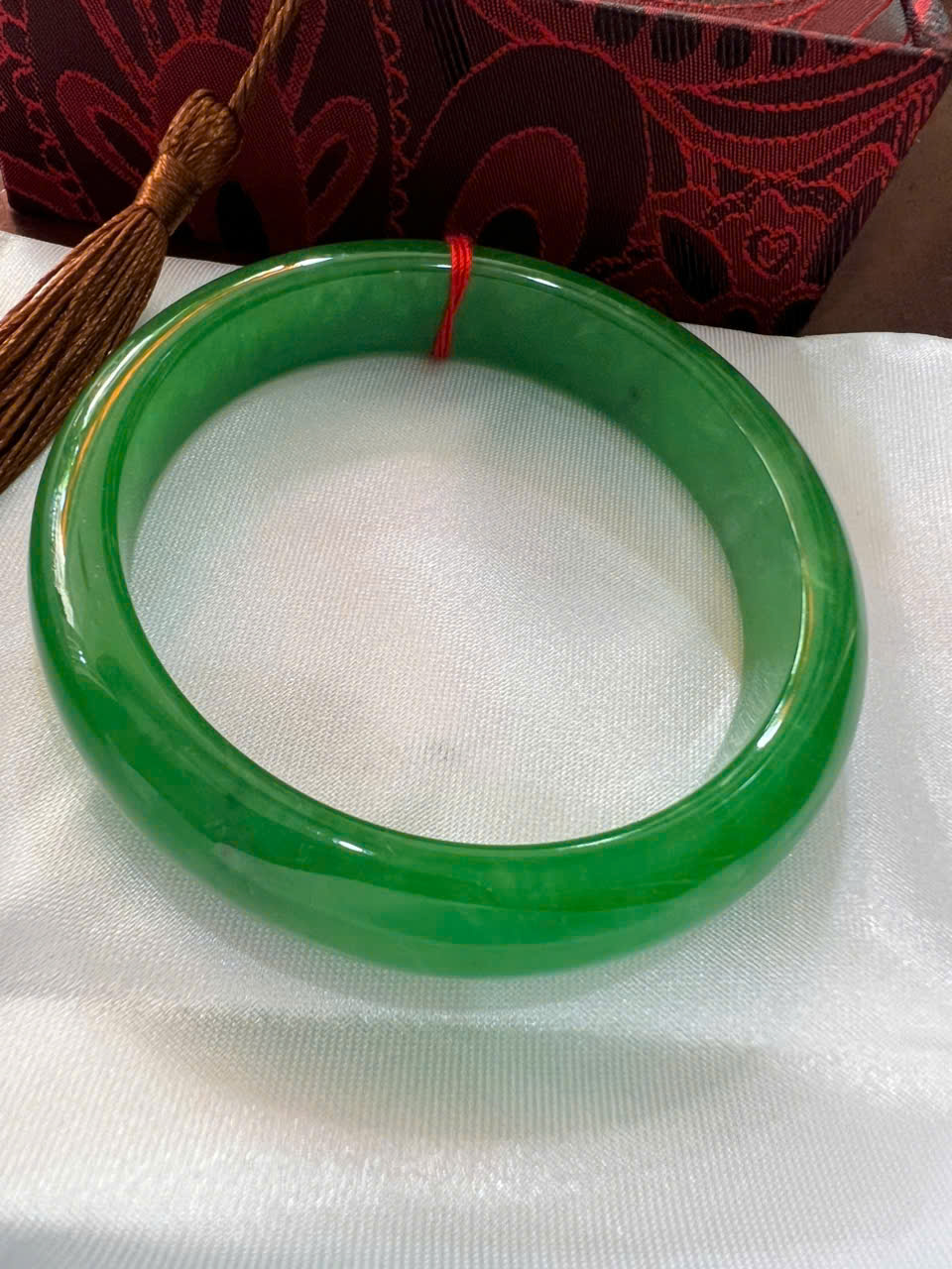 Vòng Tay Nữ Đá Cẩm Thạch Bản Hẹ ĐL Ni 55mm Cao 12mm Dầy 7mm Vòng màu Xanh lá tươi sáng bóng đẹp nữ 53kg - 58kg đeo xinh đẹp sang tay món quà tặng mẹ tặng nữ ý nghĩa ạ