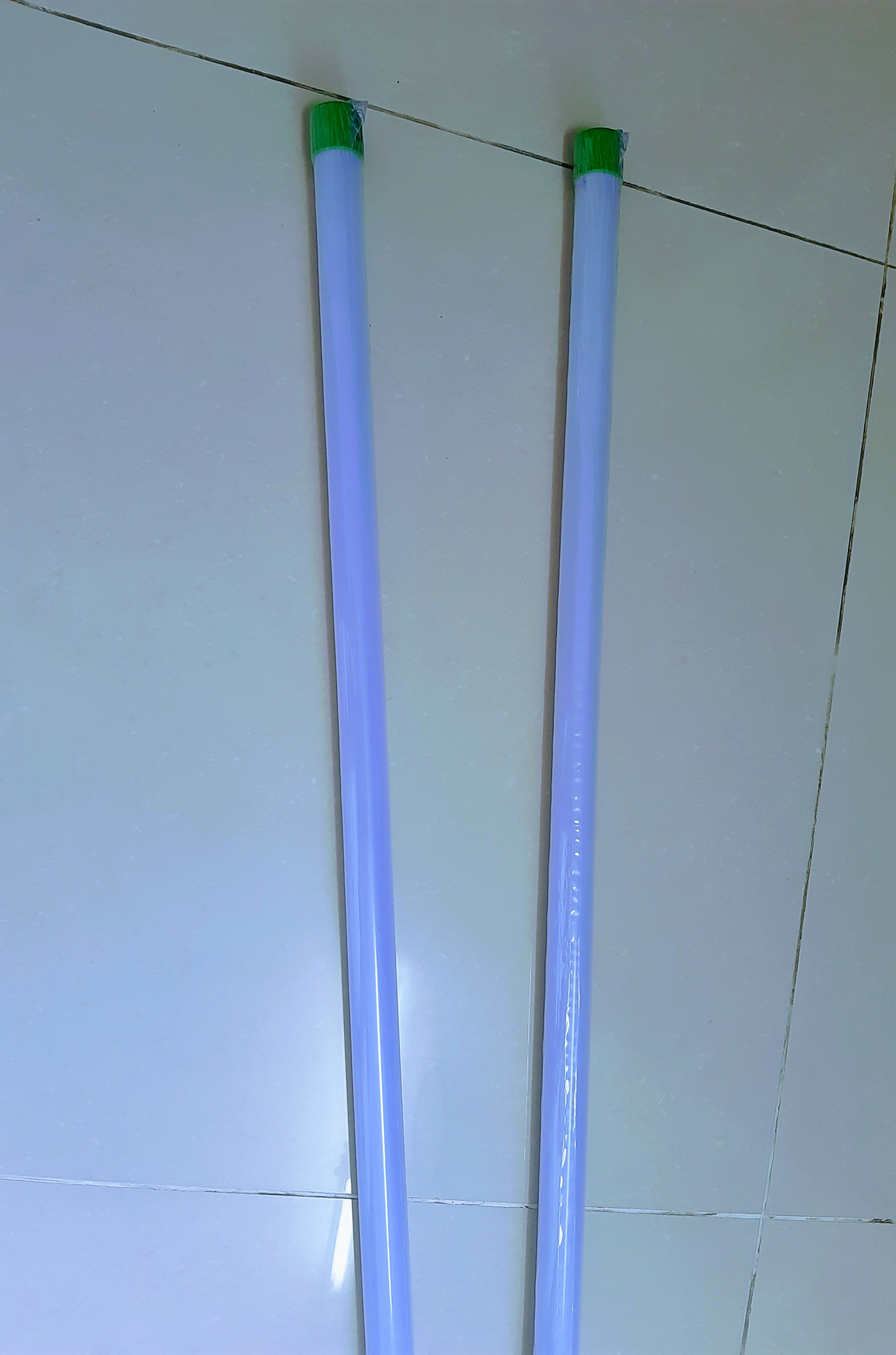 Combo 2 bóng đèn led tuýp 1m2 màu xanh lá T8 - 18W trang trí chống nước đã có sẵn phích cắm điện