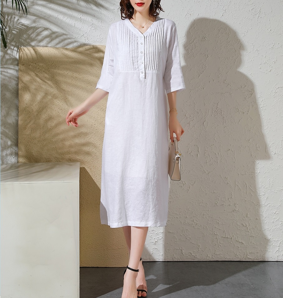 Đầm suông trắng linen phối cúc, thiết kế cổ V thanh lịch, đầm có túi tiện lợi NH190