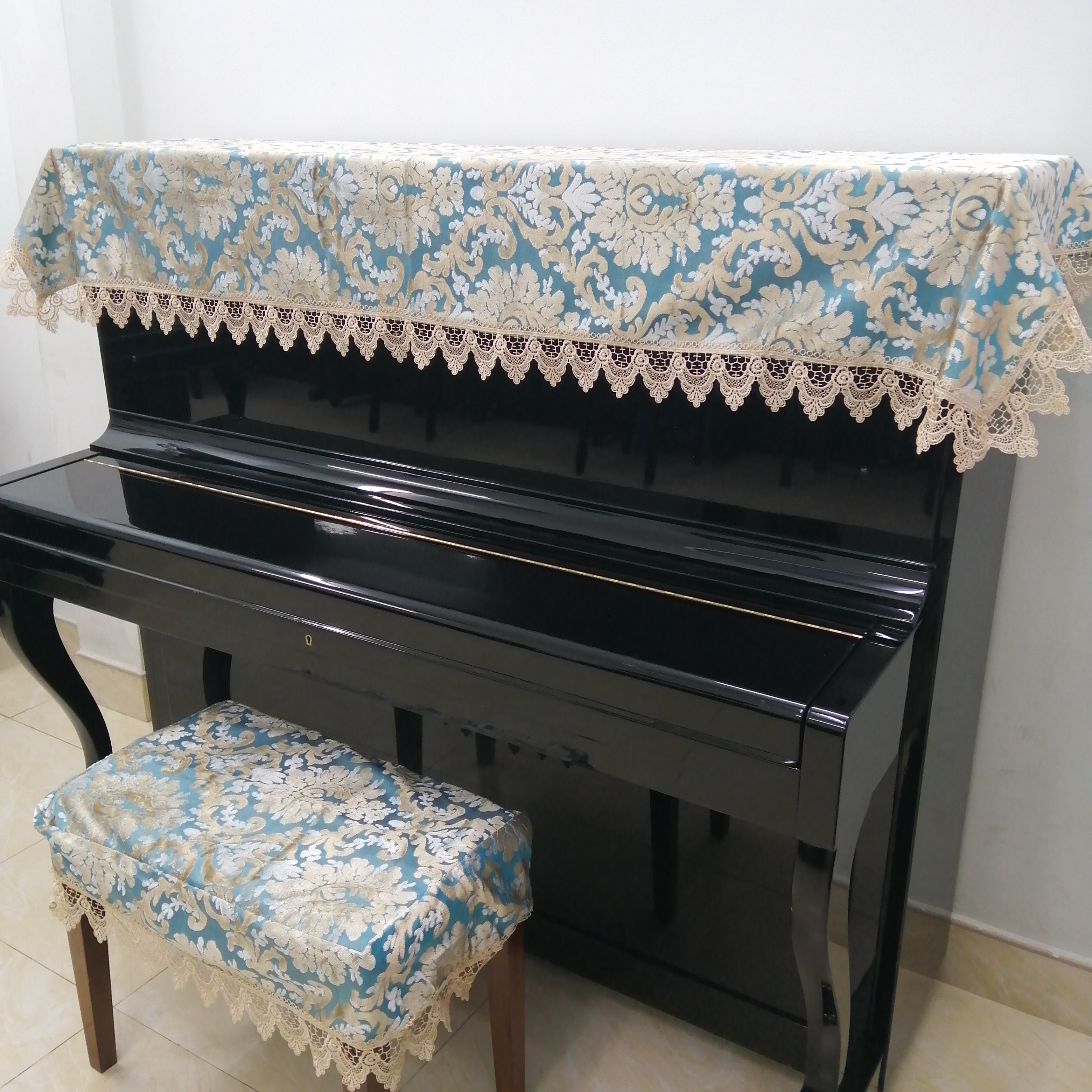 KHĂN PHỦ ĐÀN PIANO CƠ VẢI XANH GẤM HỌA TIẾT CHÂU ÂU CÓ KÈM KHĂN PHỦ GHẾ