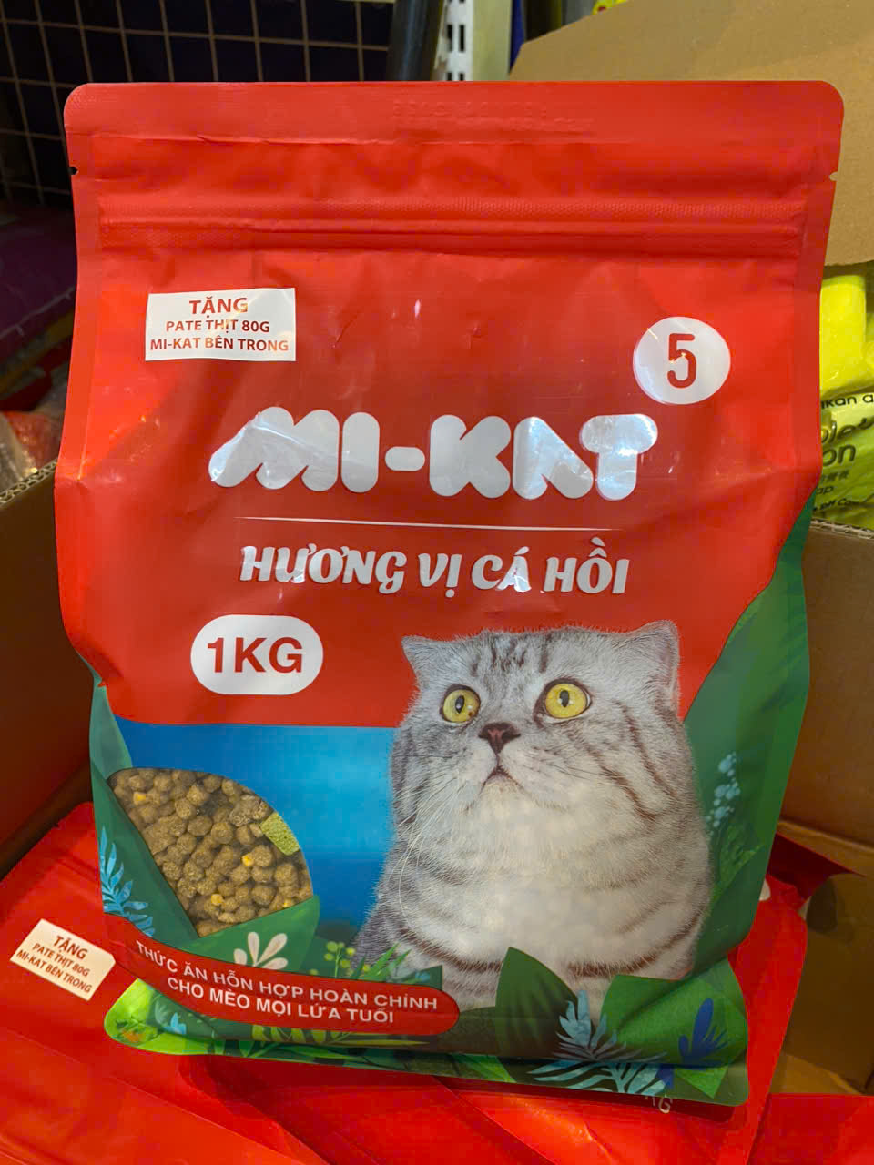 TẶNG 1PATE BÊN TRONG - TÚI 1KG HẠT MIKAT5 - 10 VỊ CÁ HỒI DÀNH CHO MÈO