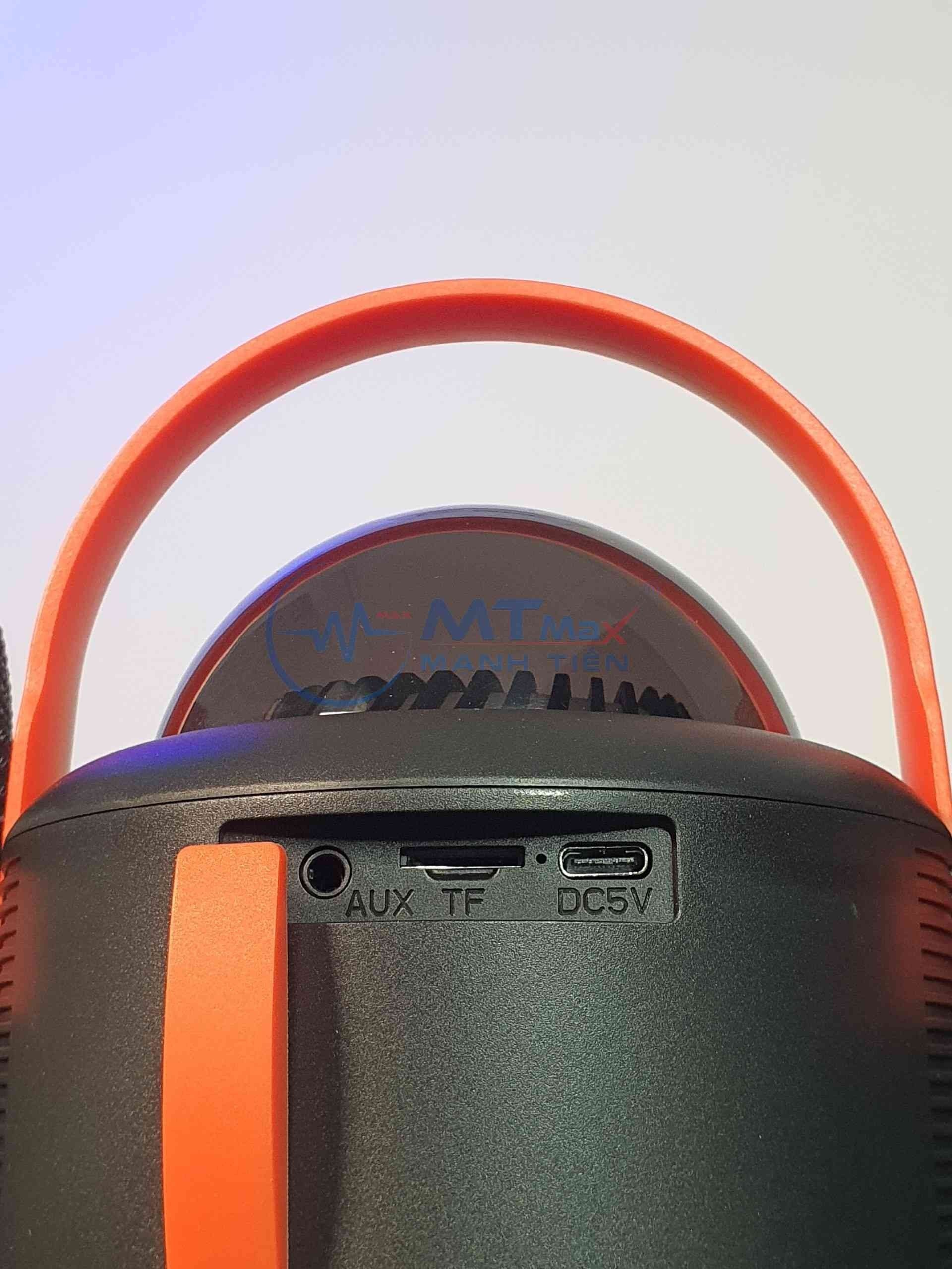 Loa Karaoke Bluetooth Y11 kèm 2 micro thiết kế độc đáo sang trọng