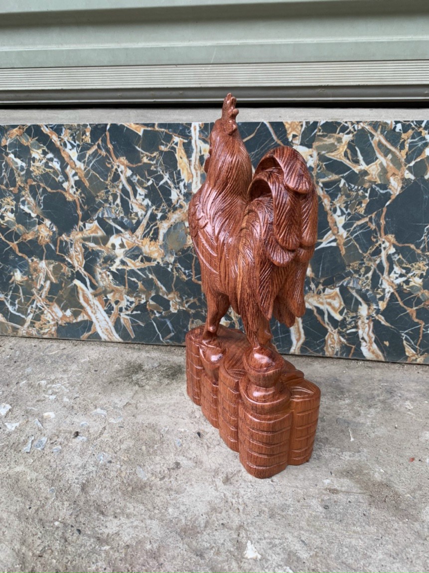 Tượng con gà mái bằng gỗ hương đá kt cao 30cm