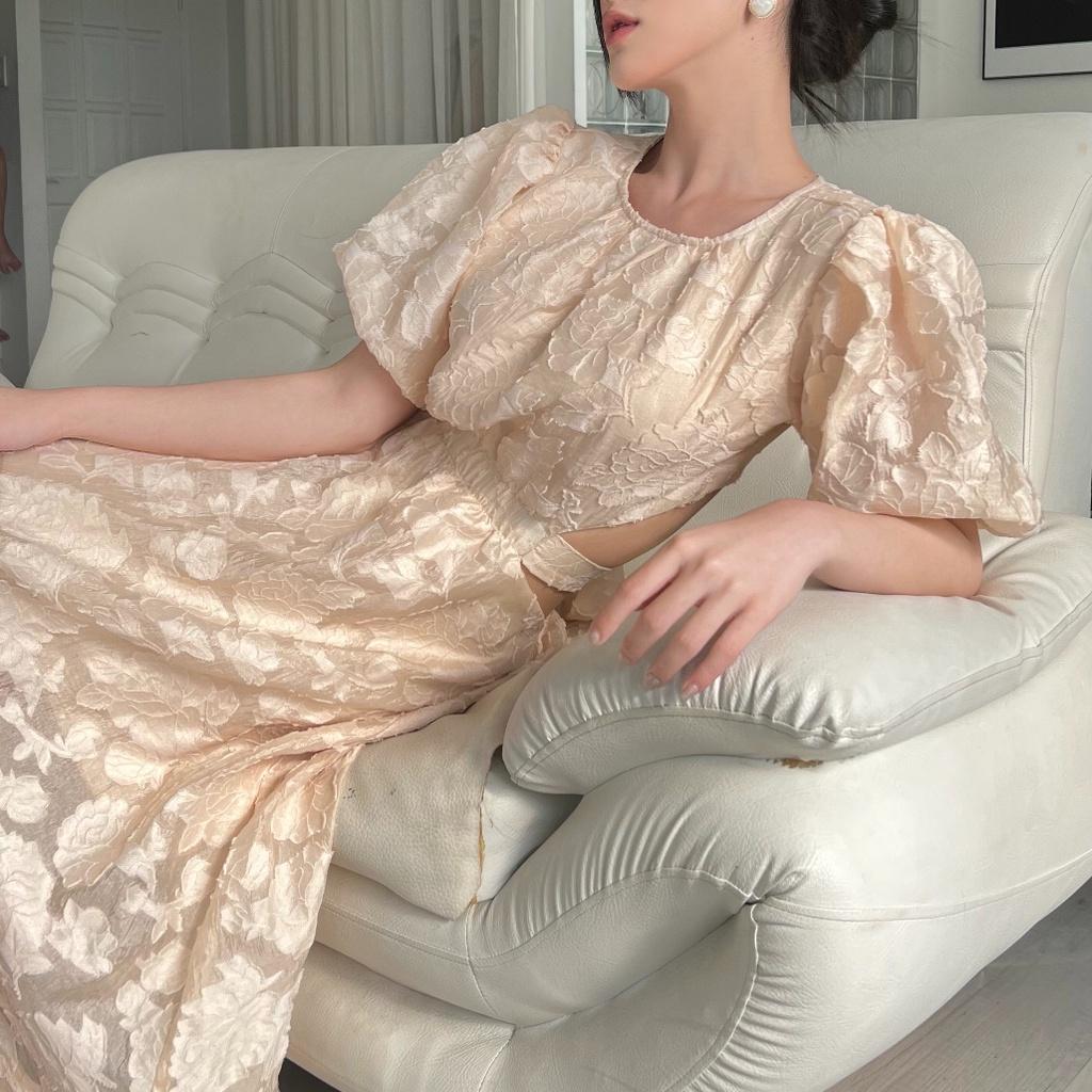 KIOBI - Đầm Cloudy form midi cổ tròn khoét eo, tùng xòe tay phồng, thắt dây eo, vải organza thêu be - KID2112179MB