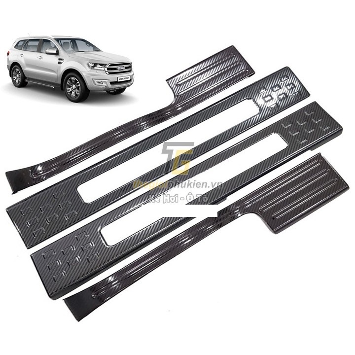 Ốp bậc cửa, Nẹp bước chân Carbon xe Ford Everest 2017- 2021 vân Cacbon cao cấp