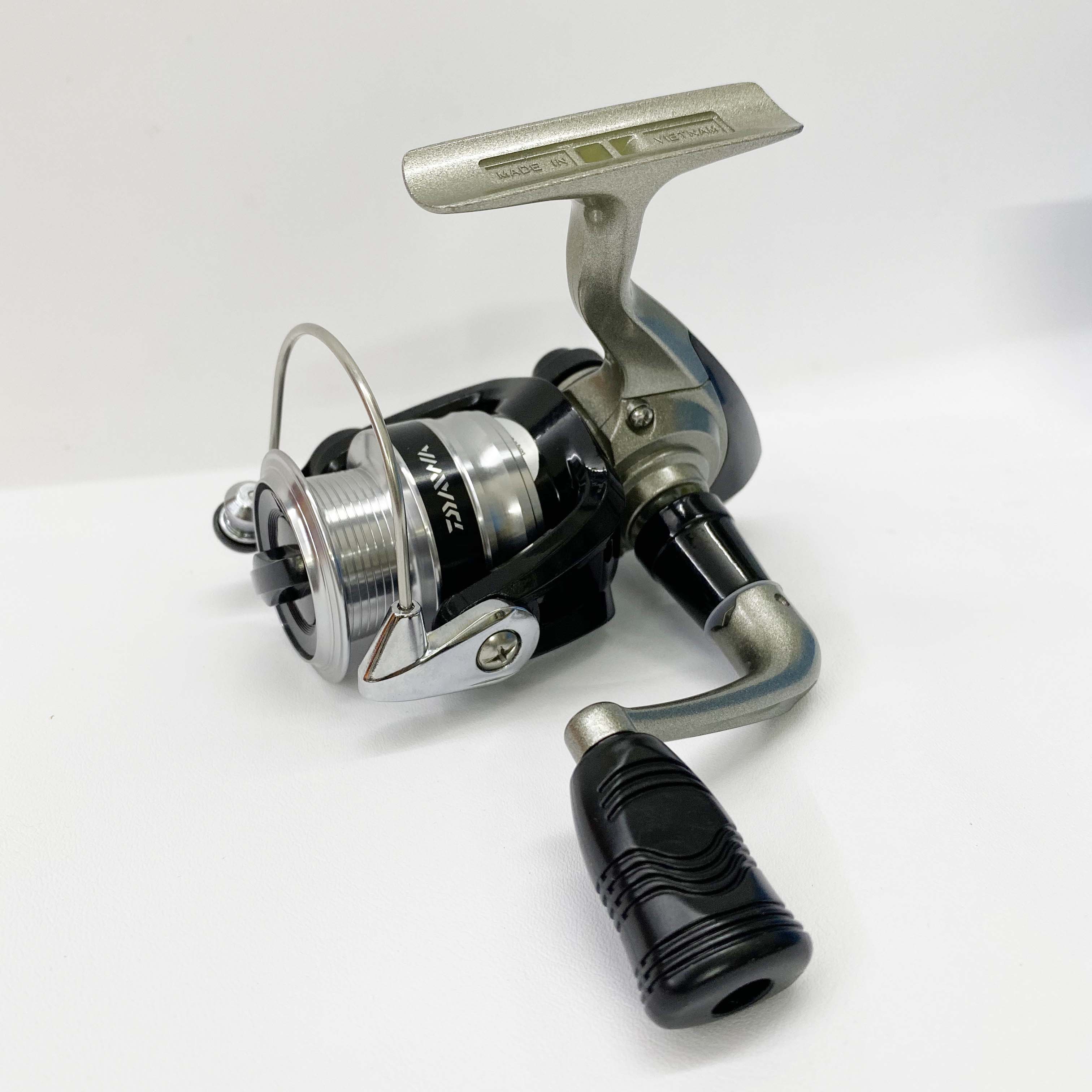 Máy câu cá Daiwa Strikeforce 2000