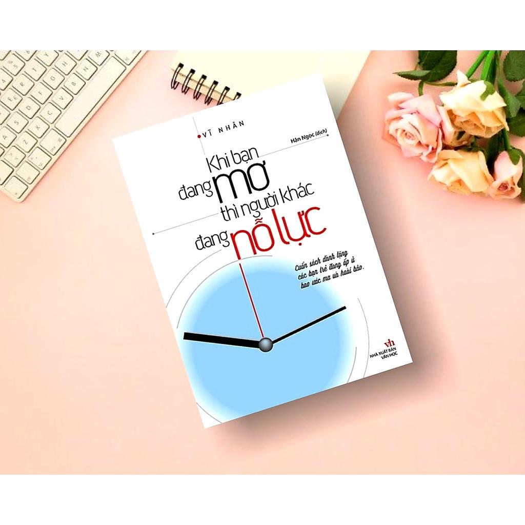 Khi Bạn Đang Mơ Thì Người Khác Đang Nỗ Lực - Bản Quyền