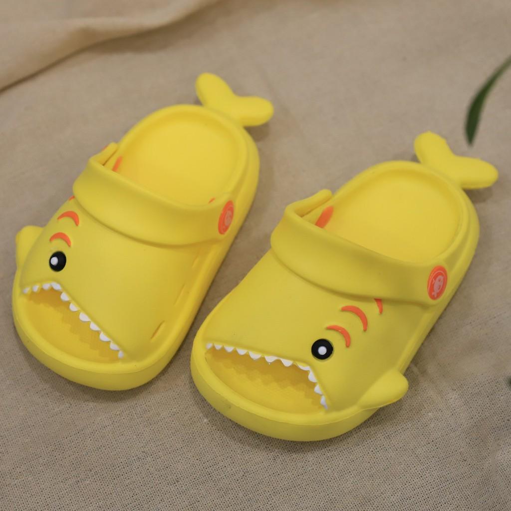 Dép cá mập baby shark cho bé, kiểu dáng ngộ nghĩnh, màu sắc bắt mắt, siêu bền, chống trơn trượt