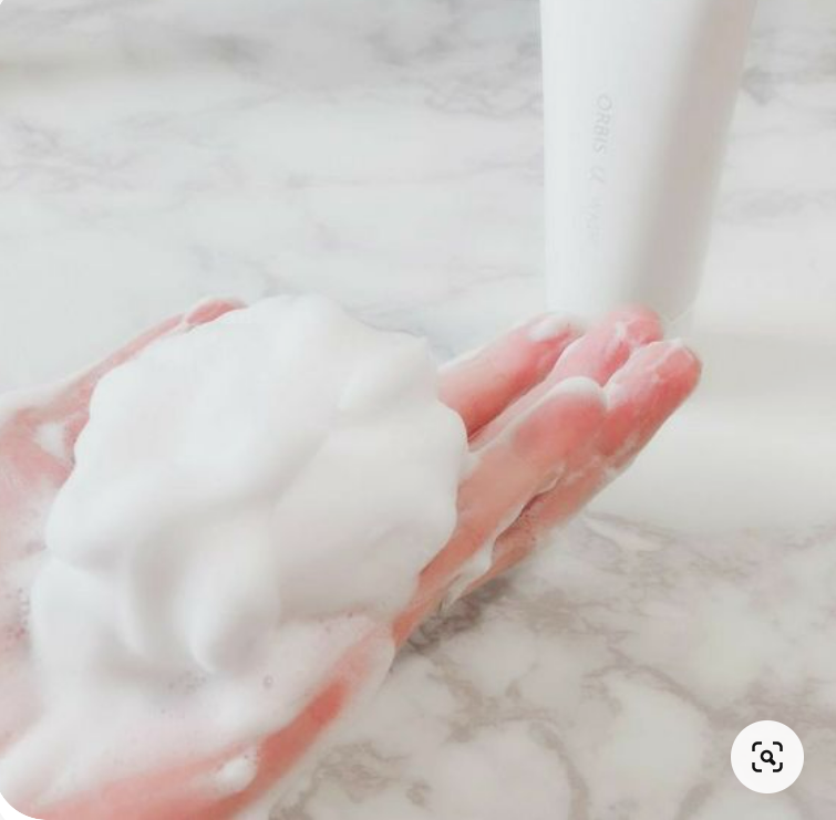 Sữa Tắm Hatomugi Dưỡng Trắng Sáng Da Chiết Xuất Từ Hạt Ý Dĩ 800 mL