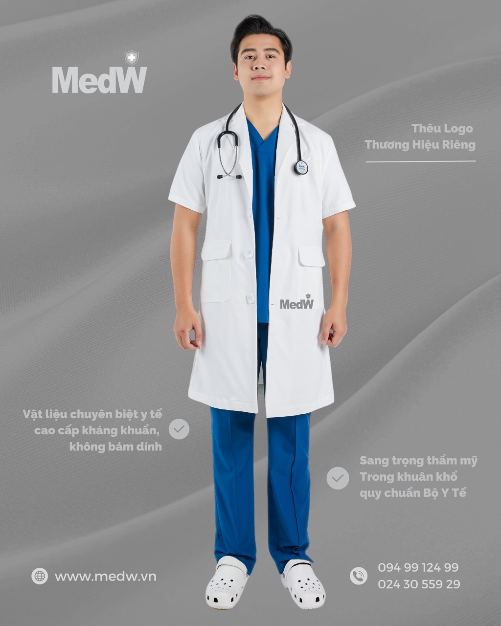 MedW Zeus Lab Coat (Nam Tay Ngắn ) Áo Blouses Bác sĩ  Bộ Trang Phục Y Tế Bác Sĩ, Điều Dưỡng Thiết Kế Pháp Cách Tân Trang Trọng Thẩm Mỹ, Vật Liệu Y Tế Cotton Nhật Nhập Khẩu Chuyên Biệt Không Bám Dính, Xếp Ly Giữ Dáng Suông