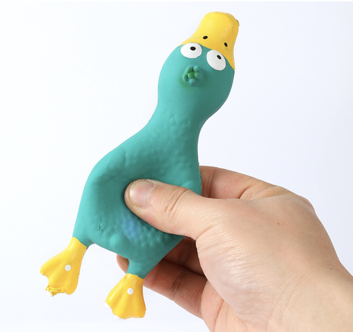 Đồ chơi cho chó mèo con gà bóp bóp - Genyo pet toy 213 ( màu giao ngẫu nhiên )