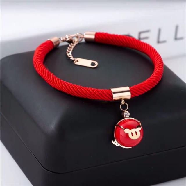Vòng tay titan dây đỏ heo cool