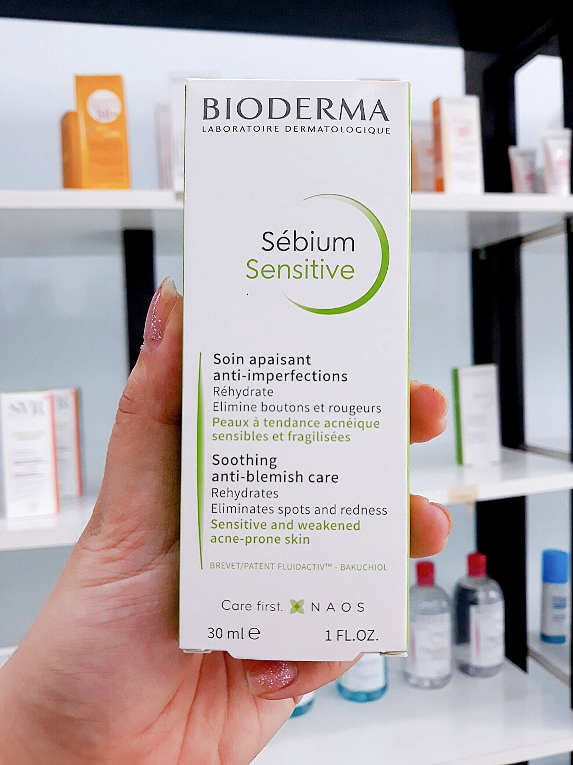 Kem Dưỡng Bioderma Sebium Sensitive 30ml Giúp Giữ Ẩm Và Ngăn Ngừa Mụn, Giảm Ửng Đỏ Dành Cho Da Bị Mụn, Yếu Và Nhạy Cảm + Tặng Kèm 1 Móc Khóa Hình Tour Eiffel Viền Đỏ