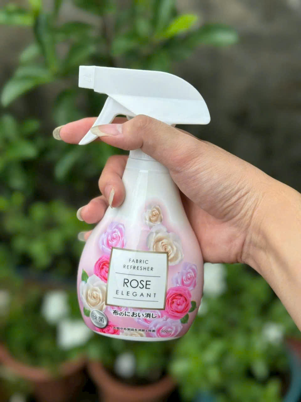 Chai Xịt Khử Mùi Và Làm Thơm Quần Áo 300ml