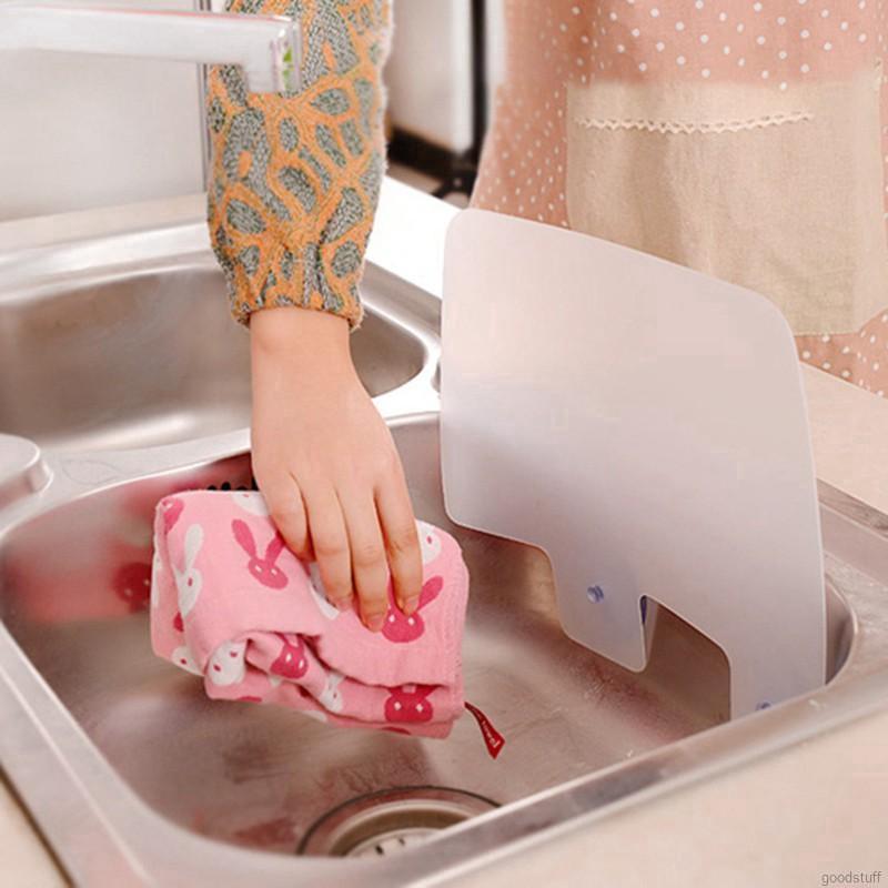 Vách ngăn chặn văng nước gắn bồn rửa chén có giác hút