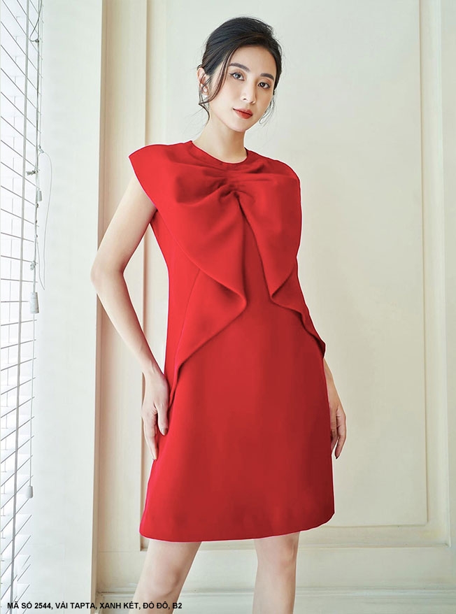 ĐẦM DÚN NƠ LỚN TRƯỚC NGỰC