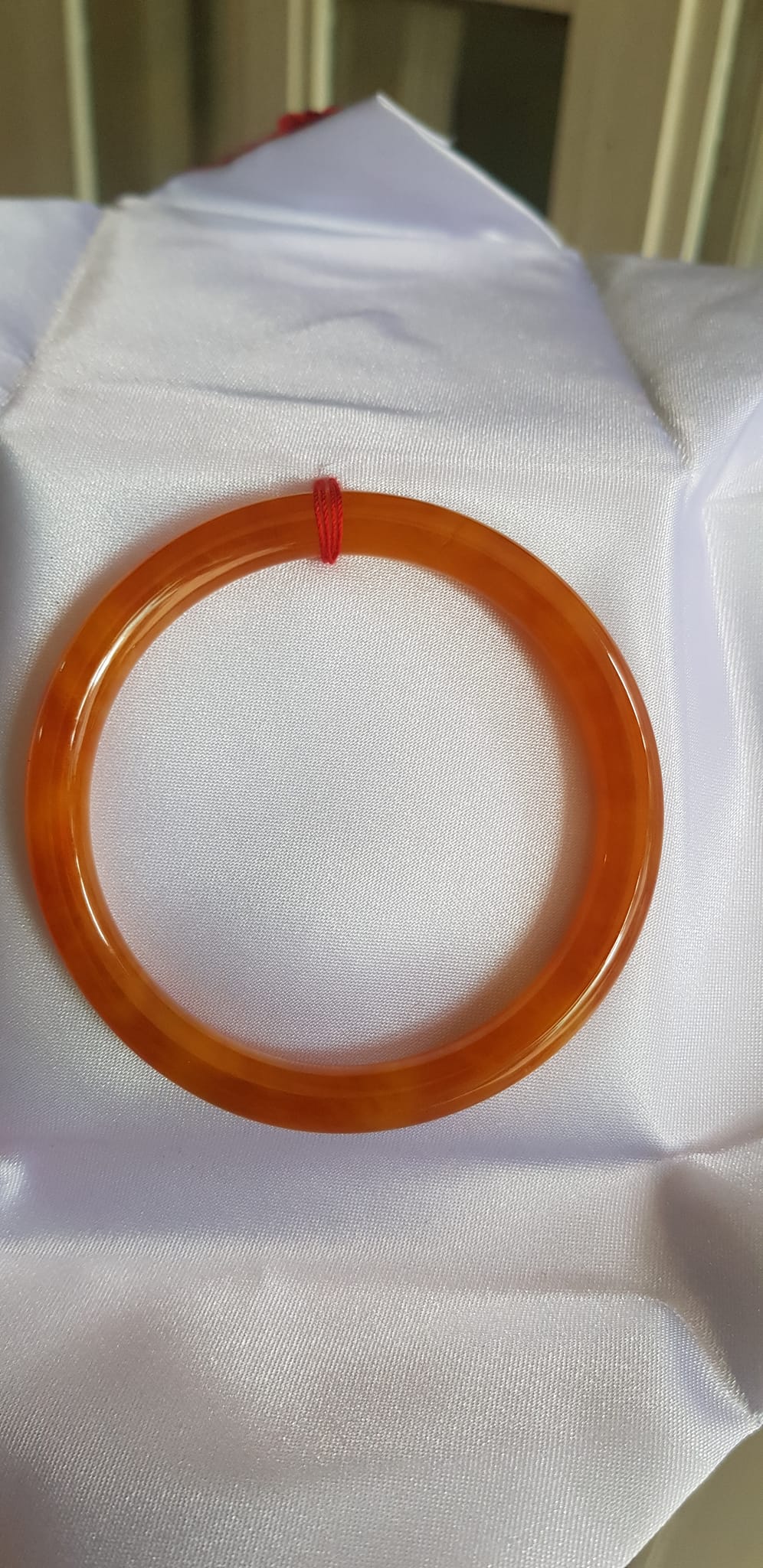 Vòng tay nữ đá Cẩm thạch Vàng Đậm mới đẹp lắm à nhen Ni 53mm x cọng 6,8mm Nữ mệnh Kim, mệnh Thổ 50kg - 55kg đeo món quà ý nghĩa dành cho các chị em ạ