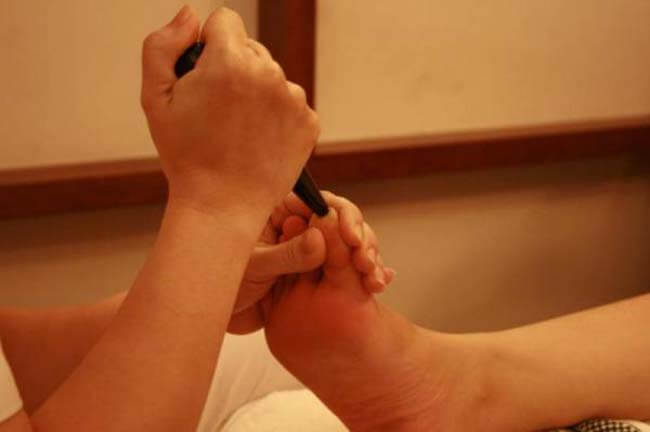 Cây ấn huyệt hỗ trợ liệu trình massage giúp đả thông kinh mạch, kích thích tuần hoàn máu