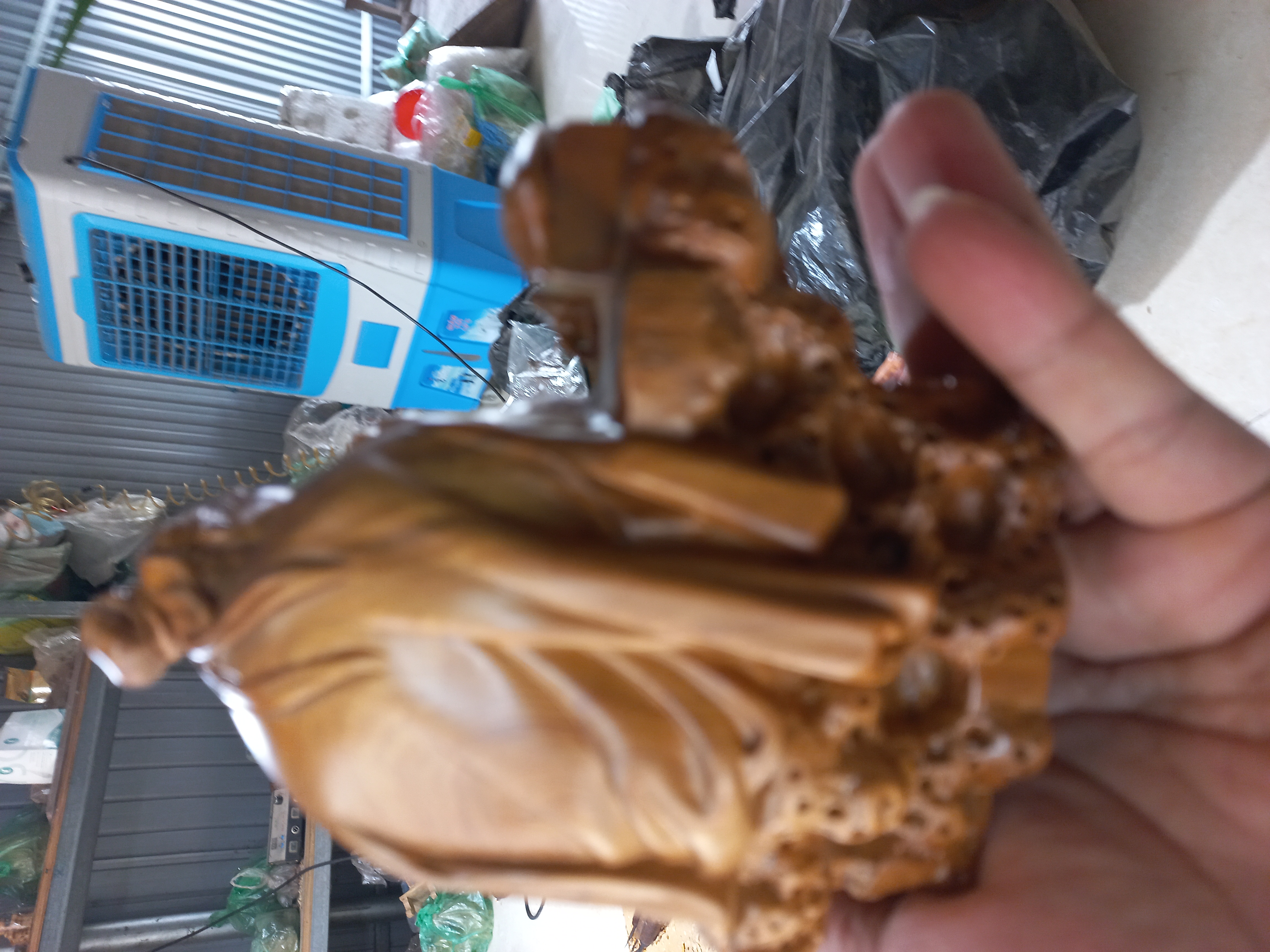 Tượng ông thần trà bằng gỗ bách xanh thơm nức kt 15×15×9cm