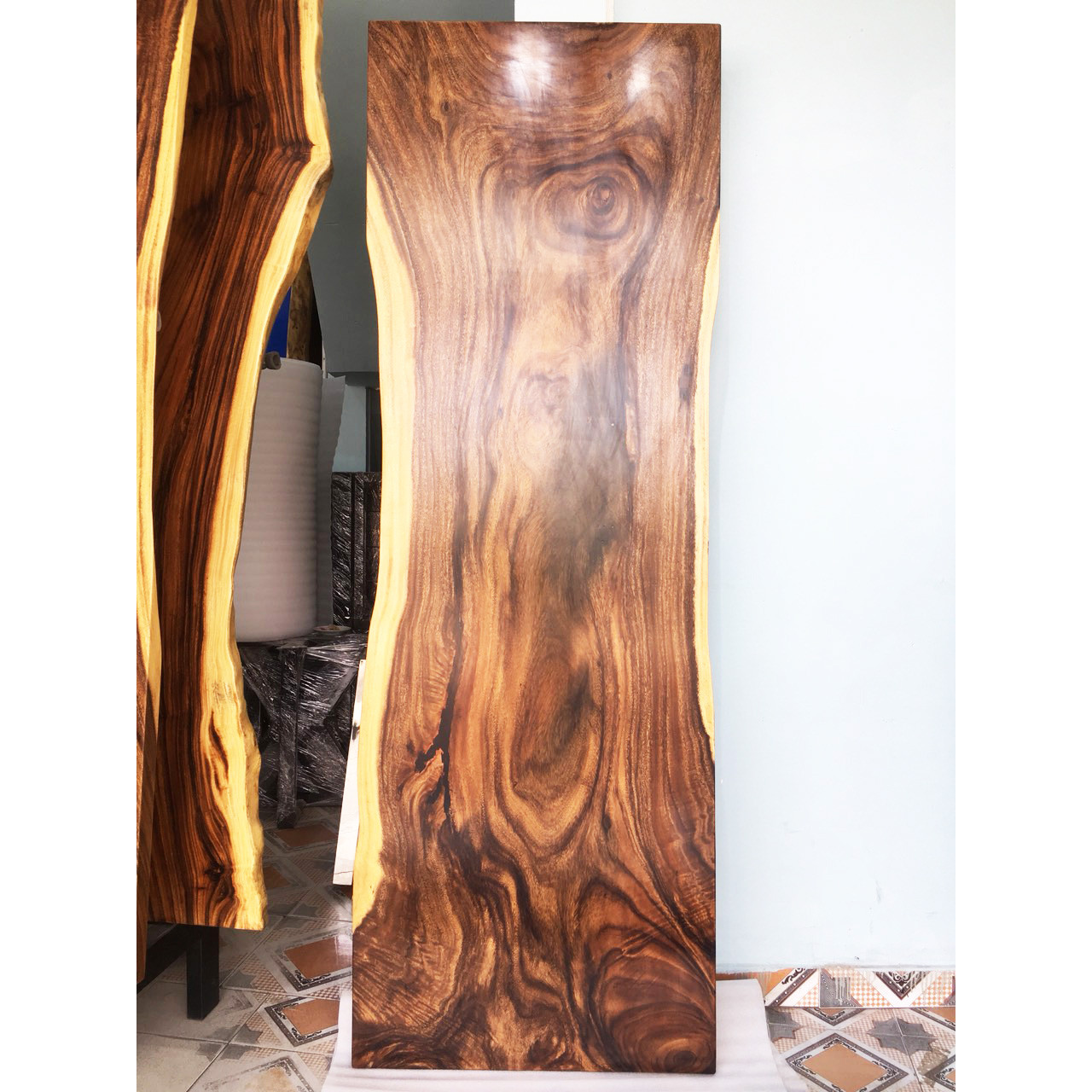 Mặt bàn gỗ me tây nguyên tấm tự nhiên KT 4.5x79x230cm