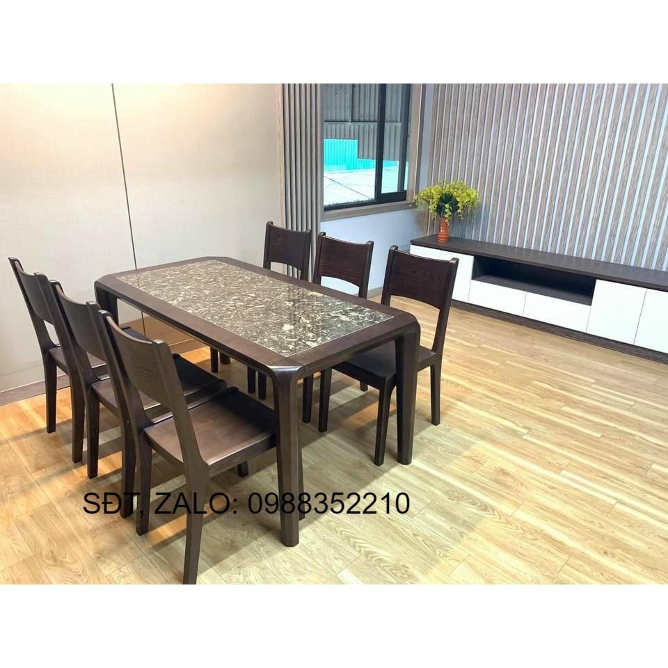 Bàn ăn gỗ sồi xám kiểm hàng trước khi thanh toán