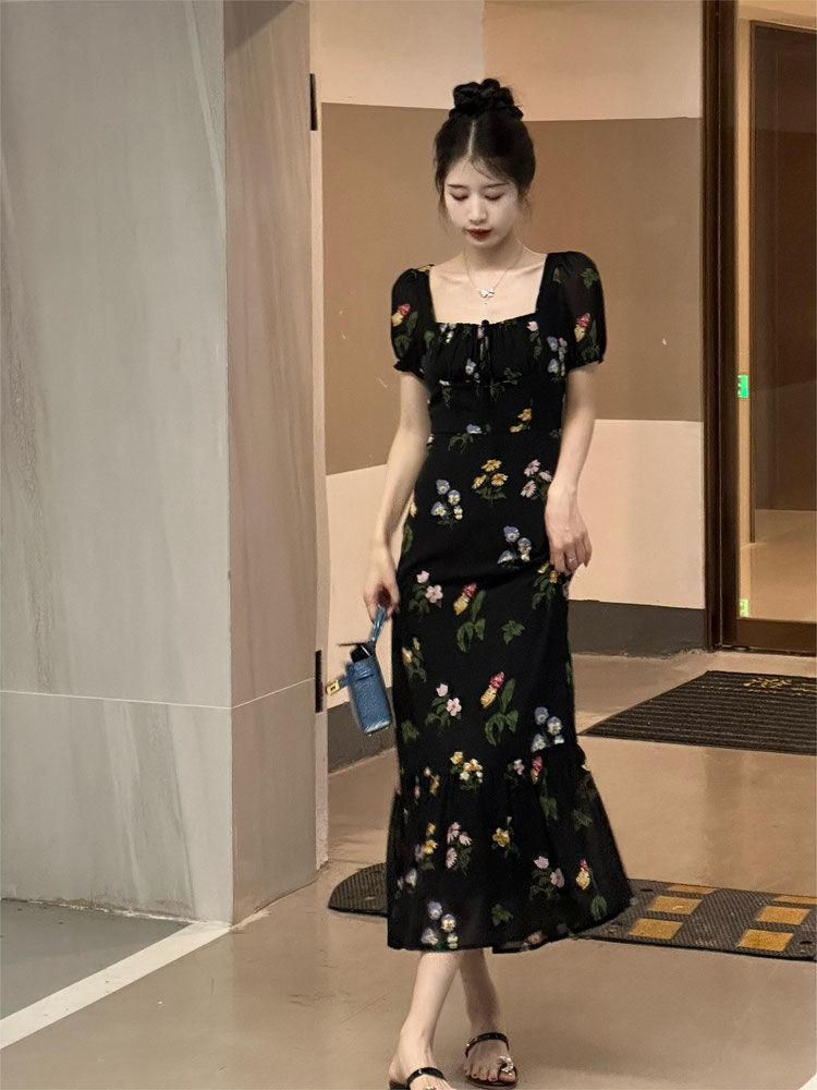 DONGSHOP Pháp Vintage vuông cổ in tay áo ngắn đuôi cá đầm nữ tính siêu tiên váy dài màu đen hoa chiffon đầm
