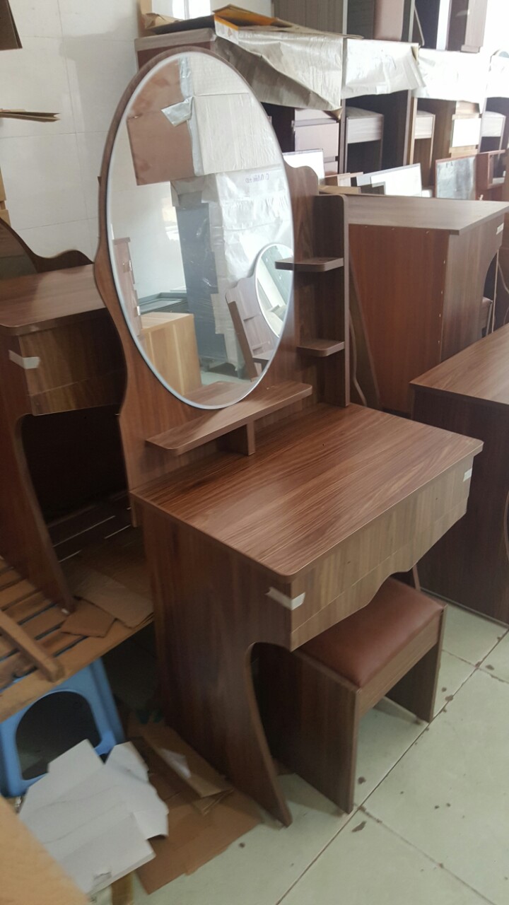 Bàn trang điểm gỗ MDF phủ melamine rộng 60cm gương bầu dục
