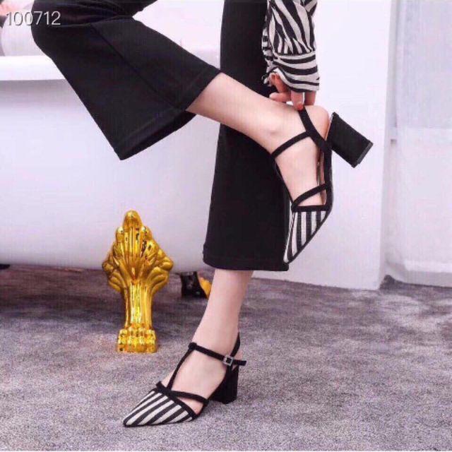 Giày sandal cao gót nữ bít mũi sọc