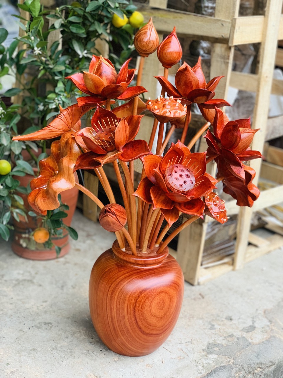 2 Bình hoa sen gỗ hương đỏ 17 bông ,trang trí phòng khách ,phòng thờ siêu đẹp