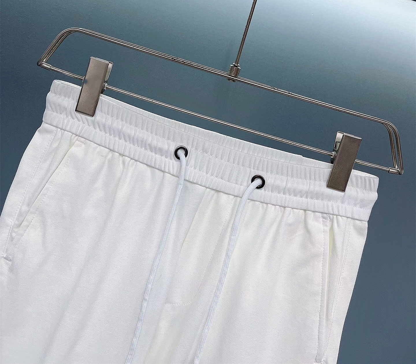 Quần short đùi nam cao cấp TC với thiết kế logo đính đá bền đẹp, dộc đáo, lưng chun dây rút co dãn chất cotton thoáng mát, phong cách trẻ trung, năng động, thể thao-2282