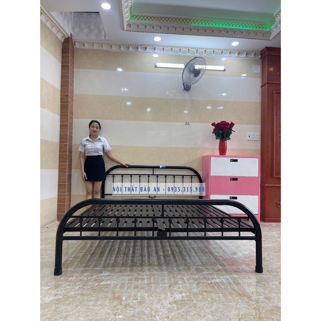 Giường sắt kiểu bo góc rẻ đẹp - 1m8x2m - freeship hcm  - Nội Thất Bảo An