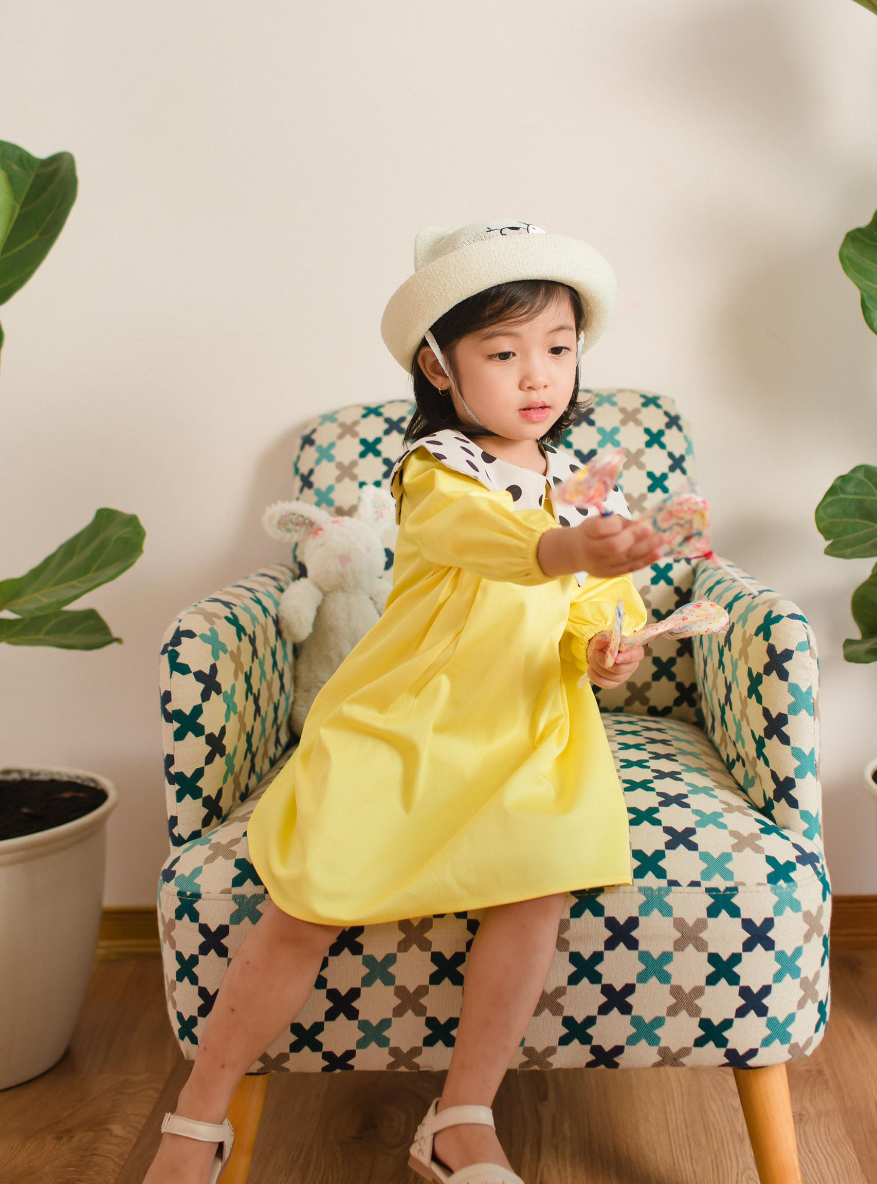 Đầm Vàng Công Chúa Cổ Chấm Bi Dành Cho Bé Từ 1 Đến 6 Tuổi