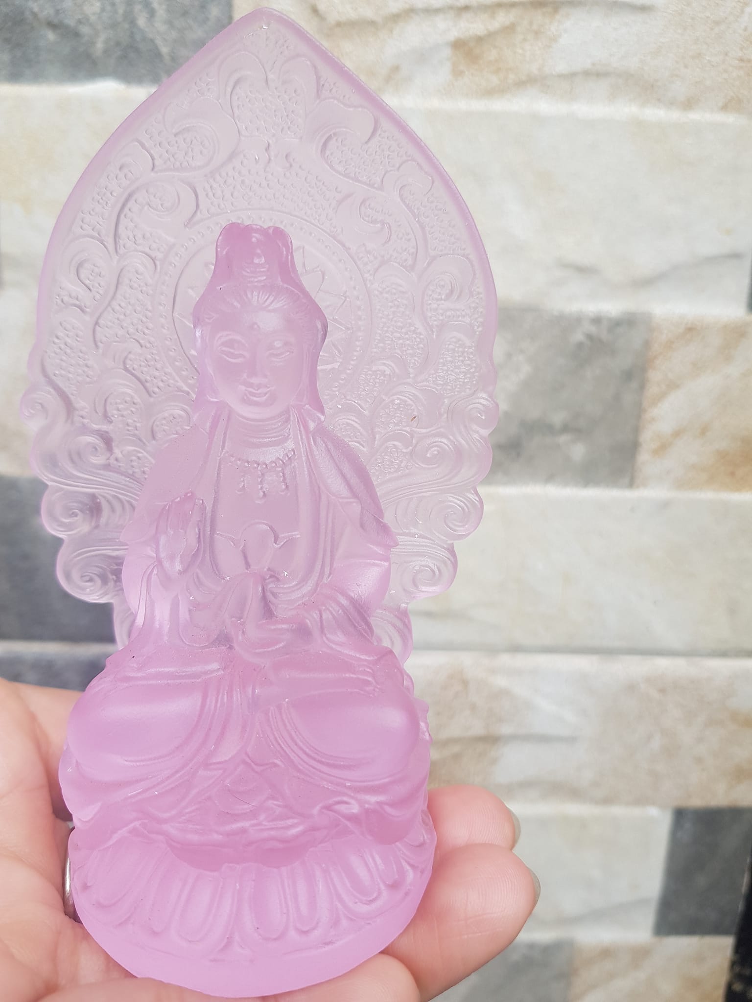 TƯỢNG PHẬT BÀ QUAN ÂM MỚI ĐÁ LƯU LY HỒNG HỒNG ĐỂ TRONG XE HƠI hoặc BÀN cao 12cm x đk 7cm x đế 5cm Hợp Anh Chị Mệnh HỎA mệnh THỔ ạ