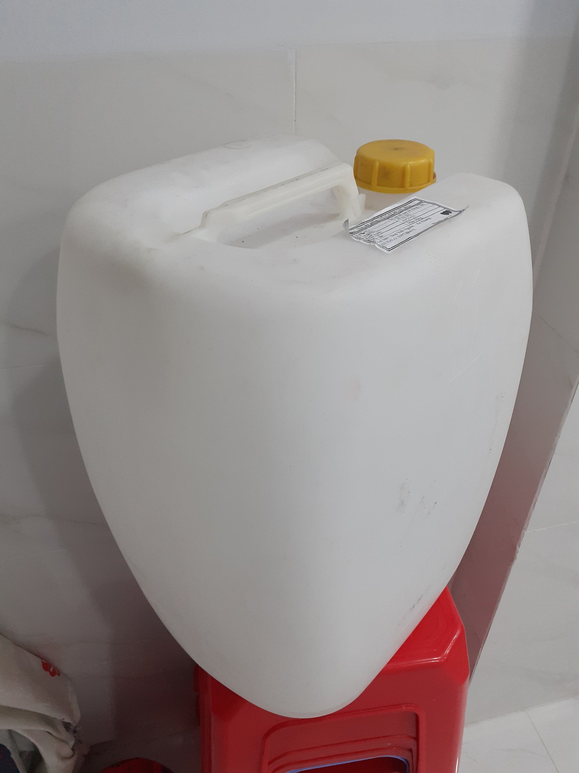 Can nhựa 30 lít màu trắng.