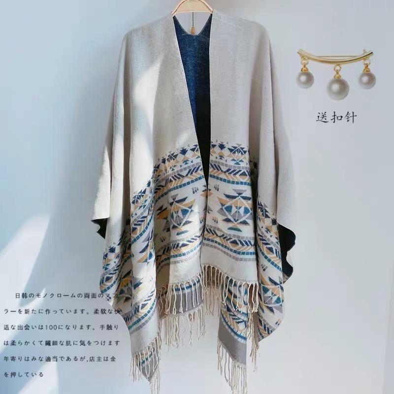 Áo Choàng Thổ Cẩm Màu Trắng Mới