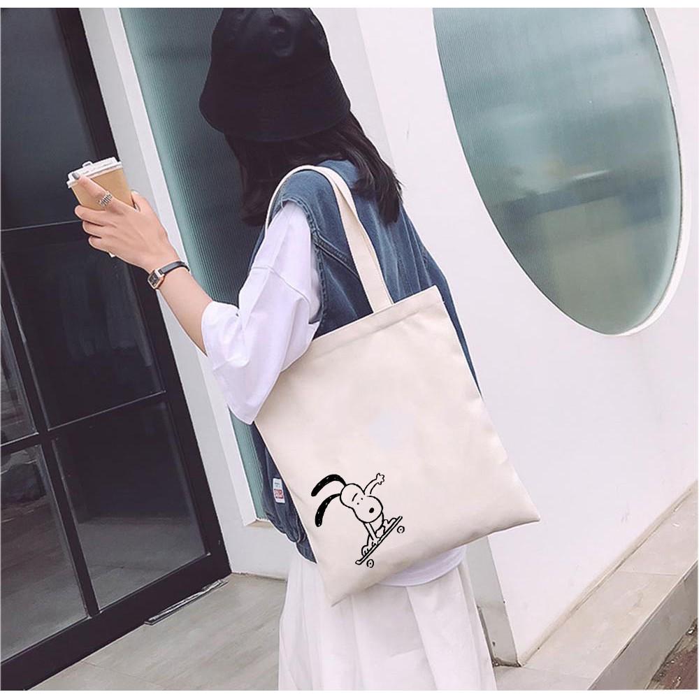 Túi Tote Vải Mộc Ginko kiểu basic có dây kéo khóa miệng túi đựng vừa laptop 14 inch và nhiều đồ dùng khác In Hình Snoopy Trượt Ván M22