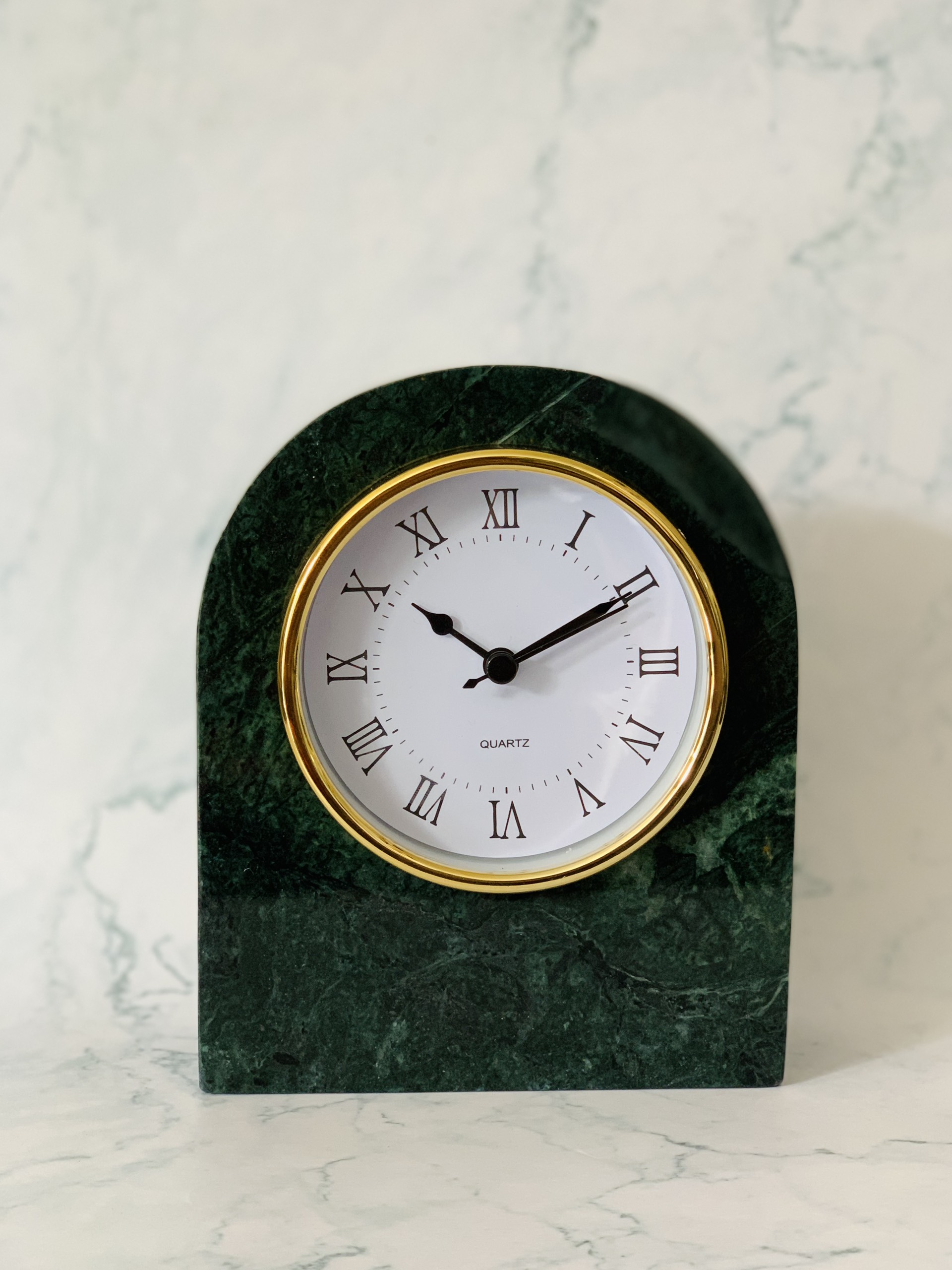Đồng hồ để bàn xanh ấn hình bầu dục - đá marble tự nhiên