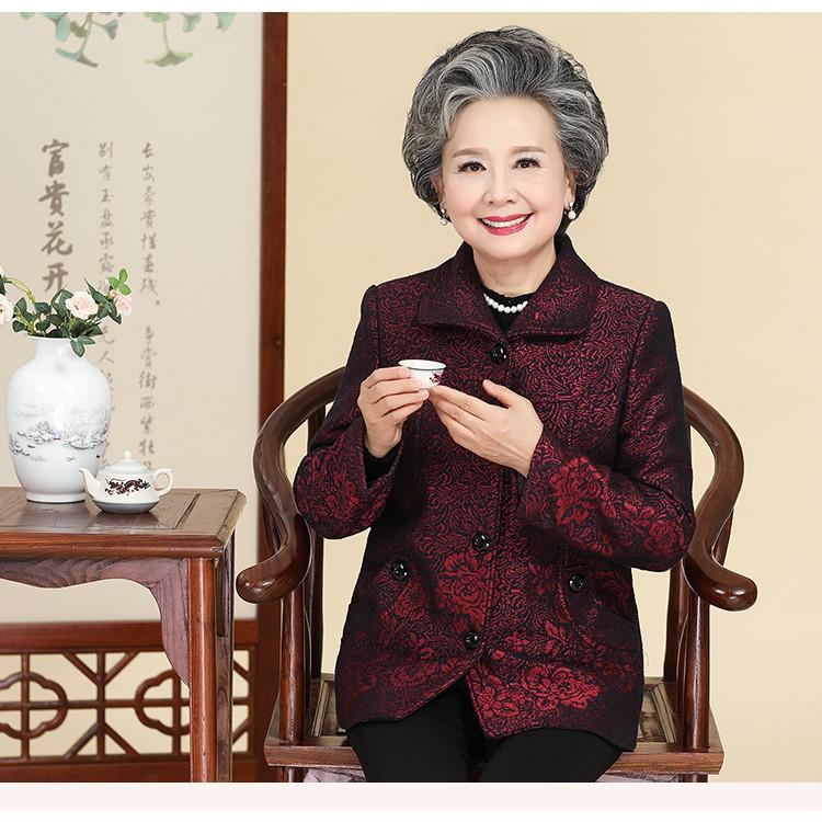 Áo khoác lót lông cho người già