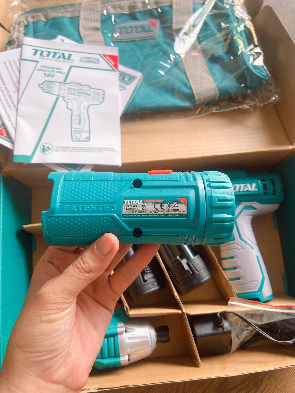 BỘ COMBO MÁY SIẾT VÍT PIN, KHOAN PIN VÀ ĐÈN PIN 12V TOTAL TKLI1203 HÀNG CHÍNH HÃNG THIẾT BỊ LAO ĐỘNG