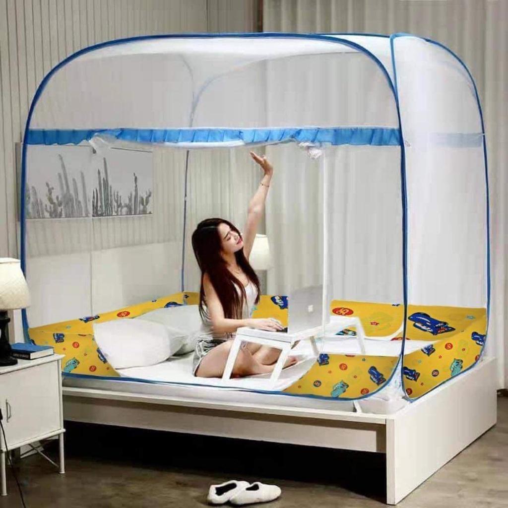 Màn tự bung đỉnh vuông có chân viền