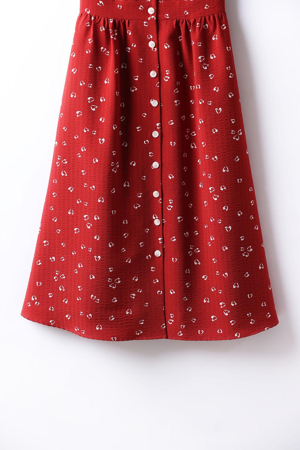 TOBE1SHOP 2023 mùa hè retro màu đỏ đầm nữ tính trà nghỉ váy cao cấp thắt lưng che thịt hiển thị gầy trung bình dài